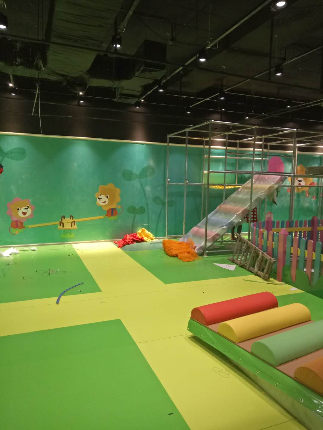 J9直营集团为无声的世界增添光彩