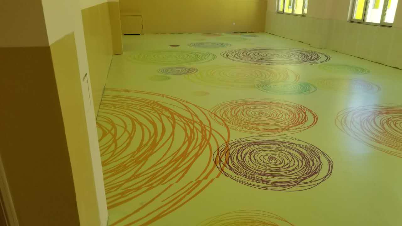 J9直营集团幼儿园地板来到了新疆独山子区