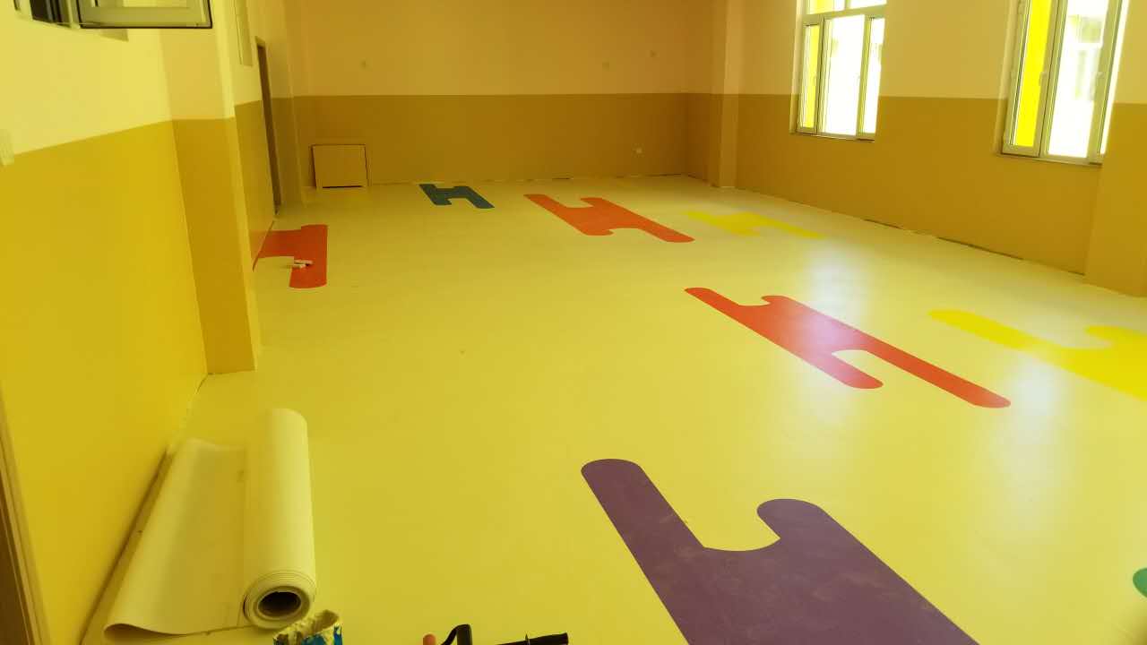 J9直营集团幼儿园地板来到了新疆独山子区