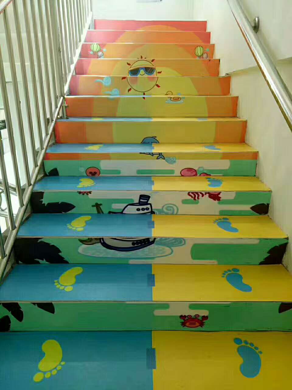 J9直营集团个性定制地板—楼梯踏步居然可以这样
