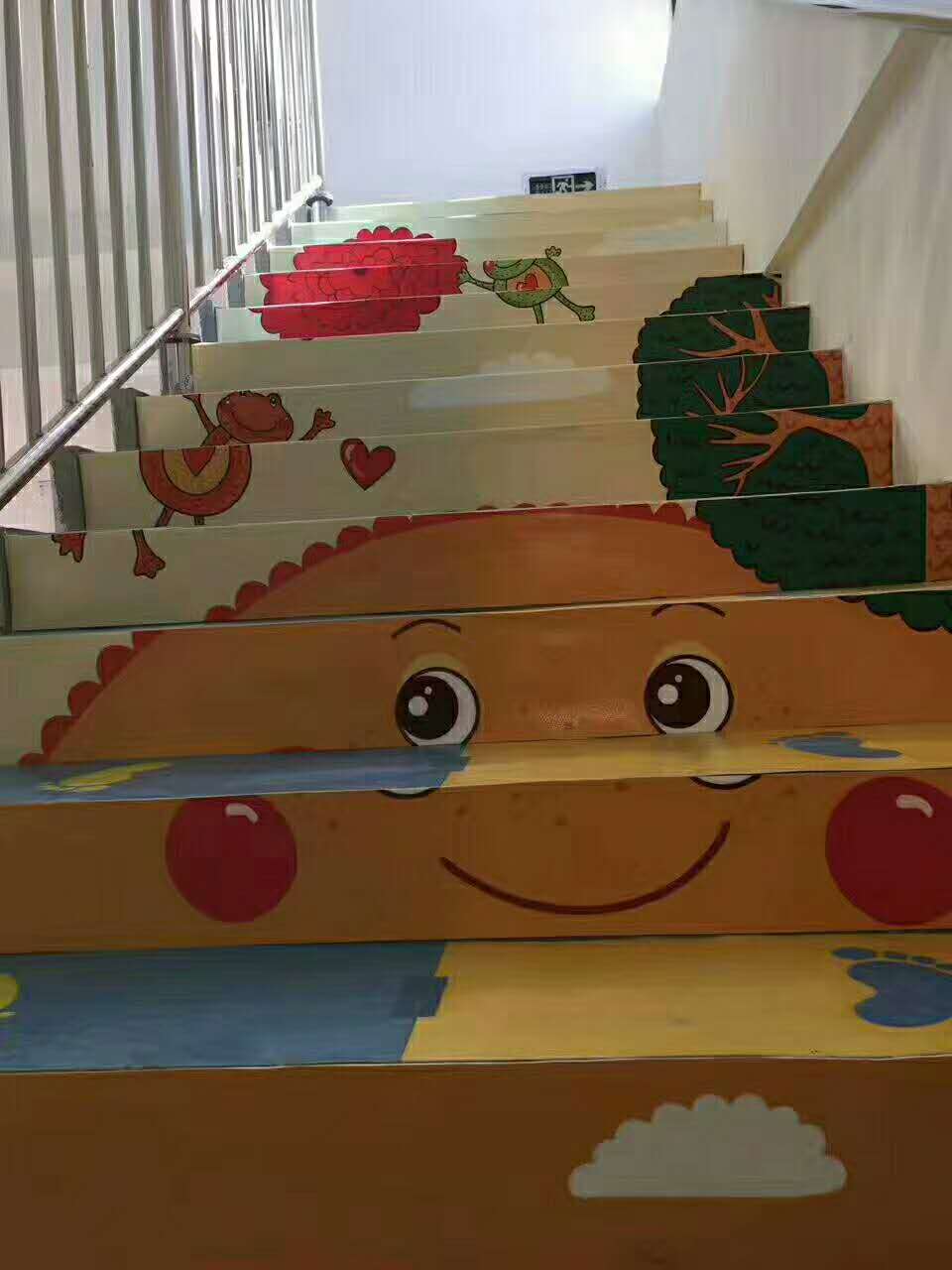 J9直营集团个性定制地板—楼梯踏步居然可以这样