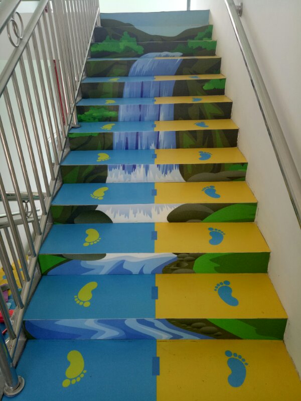 J9直营集团个性定制地板—楼梯踏步居然可以这样