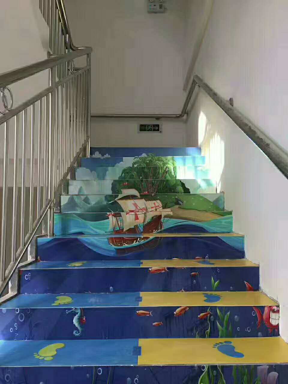 J9直营集团个性定制地板—楼梯踏步居然可以这样