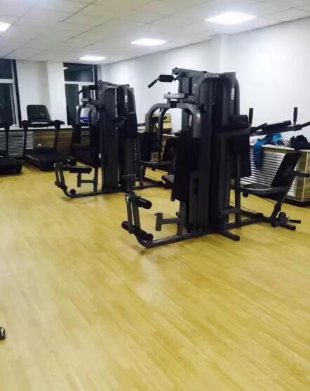 J9直营集团H9枫木纹运动地板打造不同凡响的健身房