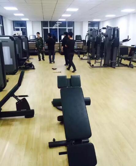 J9直营集团H9枫木纹运动地板打造不同凡响的健身房