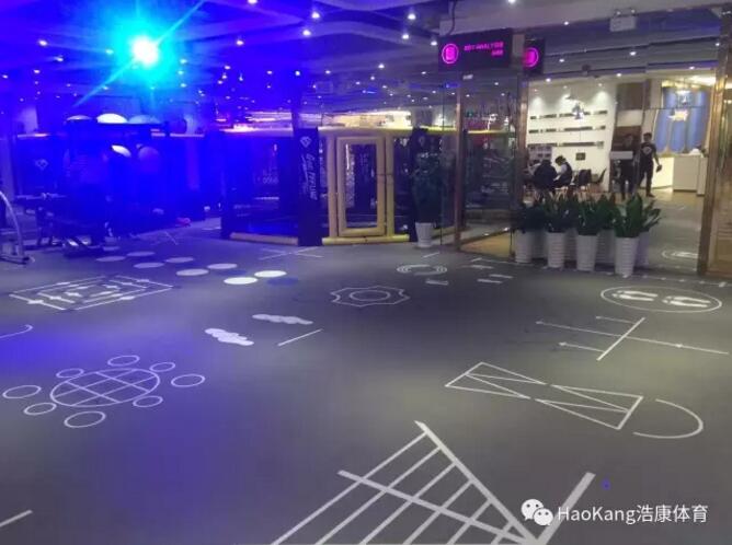 J9直营集团健身房地板打造潮流健身房，帅哥靓妹都喜欢去这里流汗