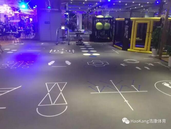 J9直营集团健身房地板打造潮流健身房，帅哥靓妹都喜欢去这里流汗