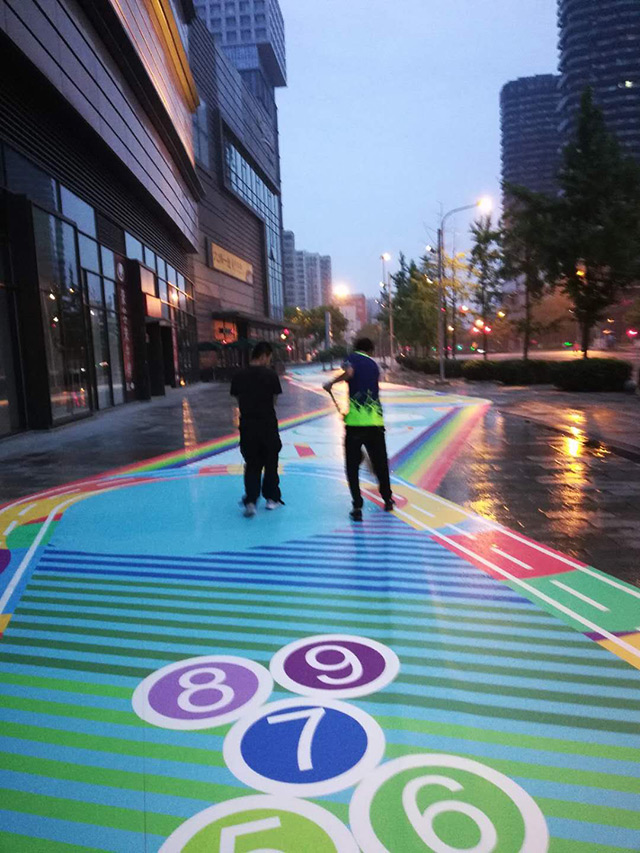 J9直营集团室外个性定制地板，让你体验不一样的乐趣