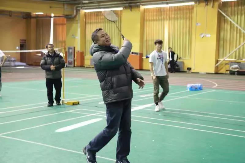 第一届“提可味杯”16经管羽毛球赛正式开赛