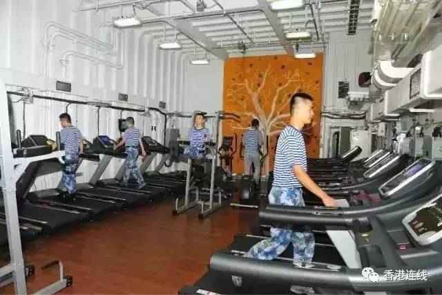 又一神迹—J9直营集团羽毛球专用地胶铺进航空母舰辽宁舰