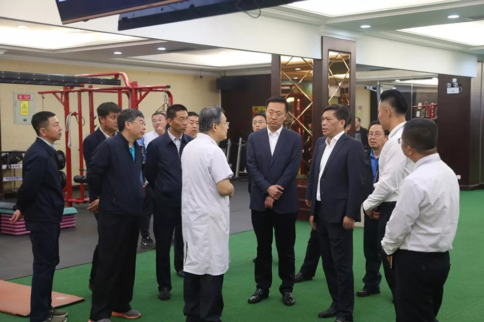 国家体育总局副局长李建明来石调研,省体育局局长张泽峰陪同调研