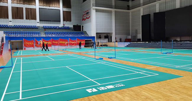 J9直营集团运动地板助力湖南省第四届中学生运动会羽毛球赛场