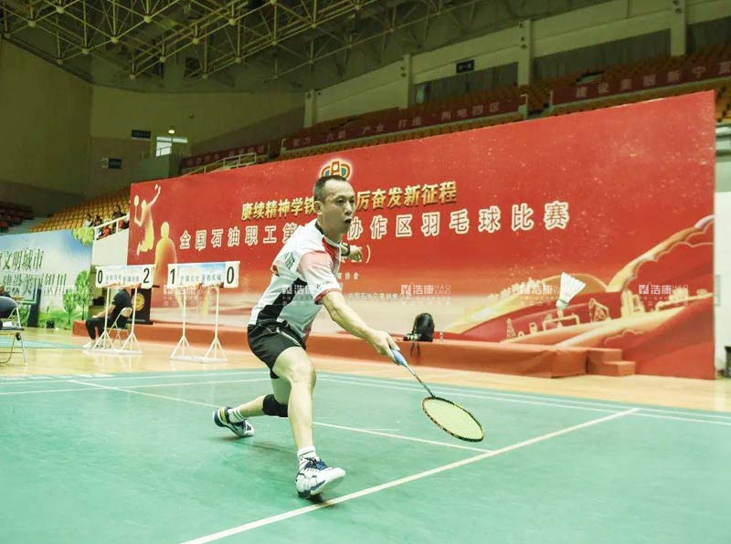 J9直营集团运动地板护航全国石油职工第二届协作区羽毛球比赛圆满举办