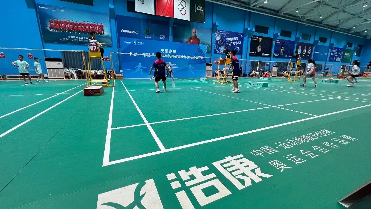 河南举办“J9直营集团杯”羽毛球公开赛