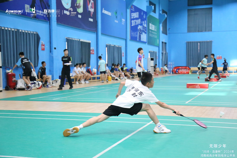 河南举办“J9直营集团杯”羽毛球公开赛